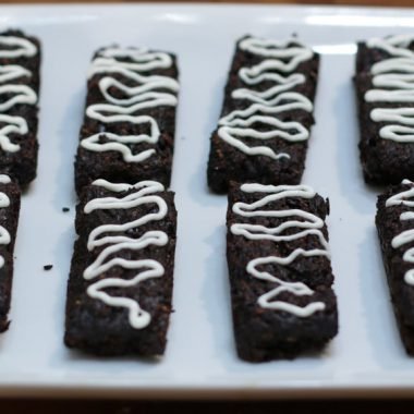 8 chocolate granola bars on a white plate