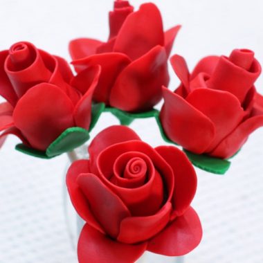 Four chocolate strawberry fondant roses