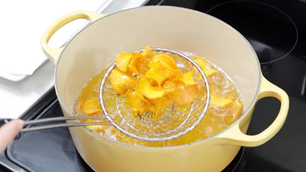 Boil of oil with finished sweet potato chips.