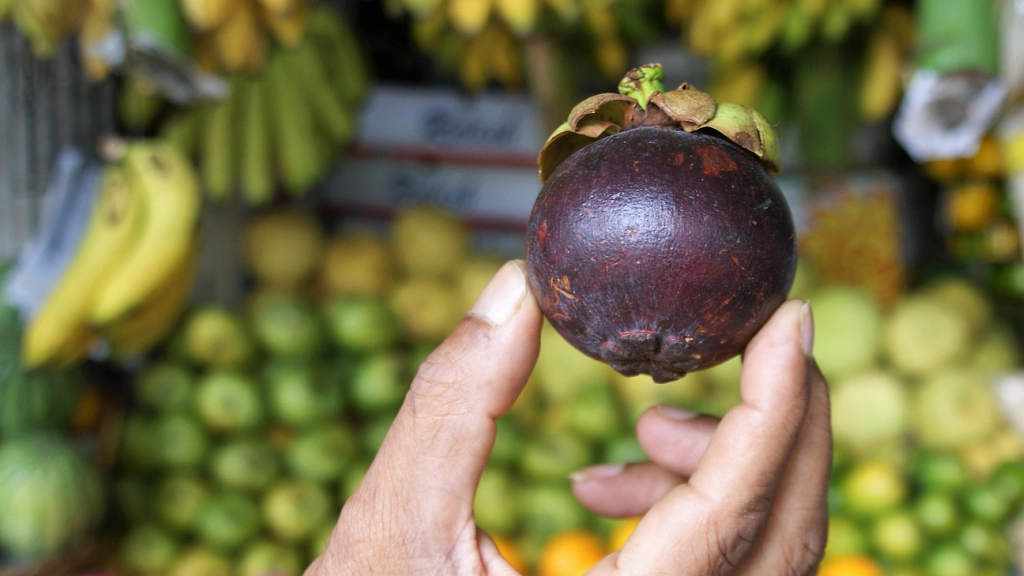 Mangosteen How To Eat It and What Does It Taste Like