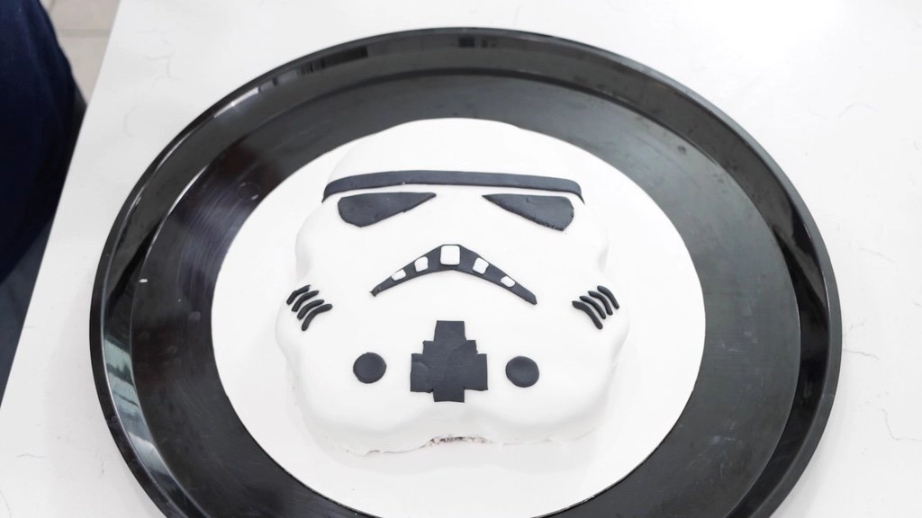 Finished Star Wars Cake Stormtrooper on a black plate