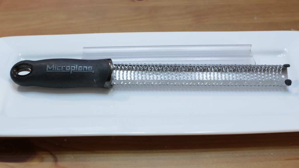 Microplane grater two-way cutting edge metal handle