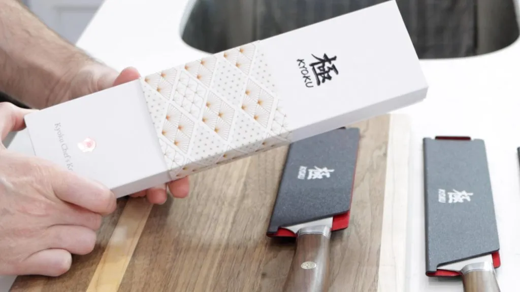 Kyoku knife review hand holding the Kyoku knife package. 