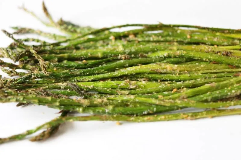 Plate of air fryer asparagus
