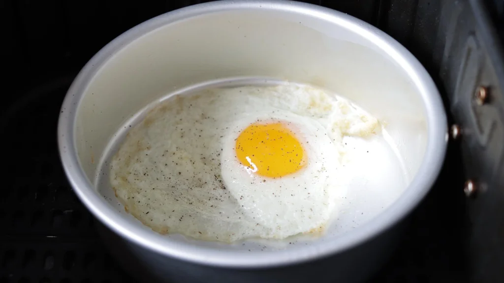 https://www.inthekitchenwithmatt.com/wp-content/uploads/2023/01/how-to-cook-a-fried-egg-in-air-fryer.webp