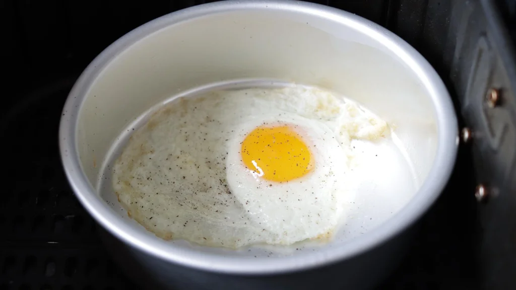 How to make crispy air fryer fried egg